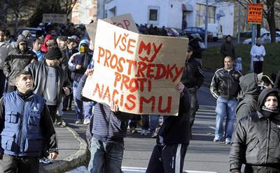 Romov z litvnovsk tvrti Janov protestovali proti chystan demonstraci pravicovch extremist. 